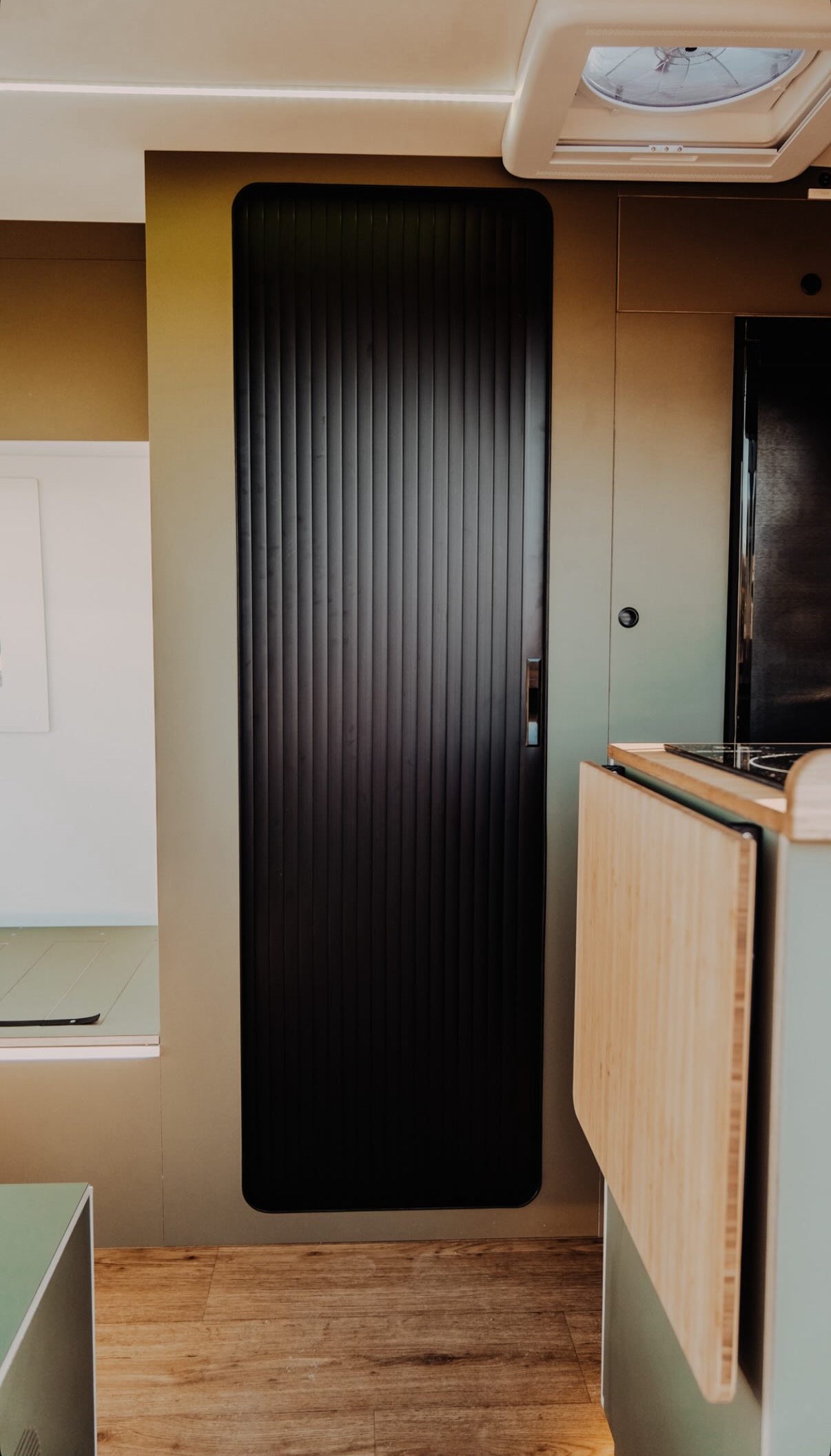 TAMdoûr Tambour Door Kit Cut 1850mm x 700mm with Flex Track for Straight Slide with 90 degree turn or Curved Close Finish