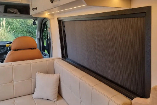 ROLdour – Maßanfertigung. Bestellen Sie jede Patronenlänge in mm bis max. 2000 mm x jede Schienenlänge in mm bis max. 1000 mm (Gesamtgröße bis zu den Außenkanten des Rahmens).