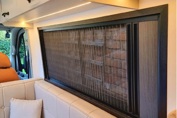 ROLdour – Maßanfertigung. Bestellen Sie jede Patronenlänge in mm bis max. 2000 mm x jede Schienenlänge in mm bis max. 1000 mm (Gesamtgröße bis zu den Außenkanten des Rahmens).