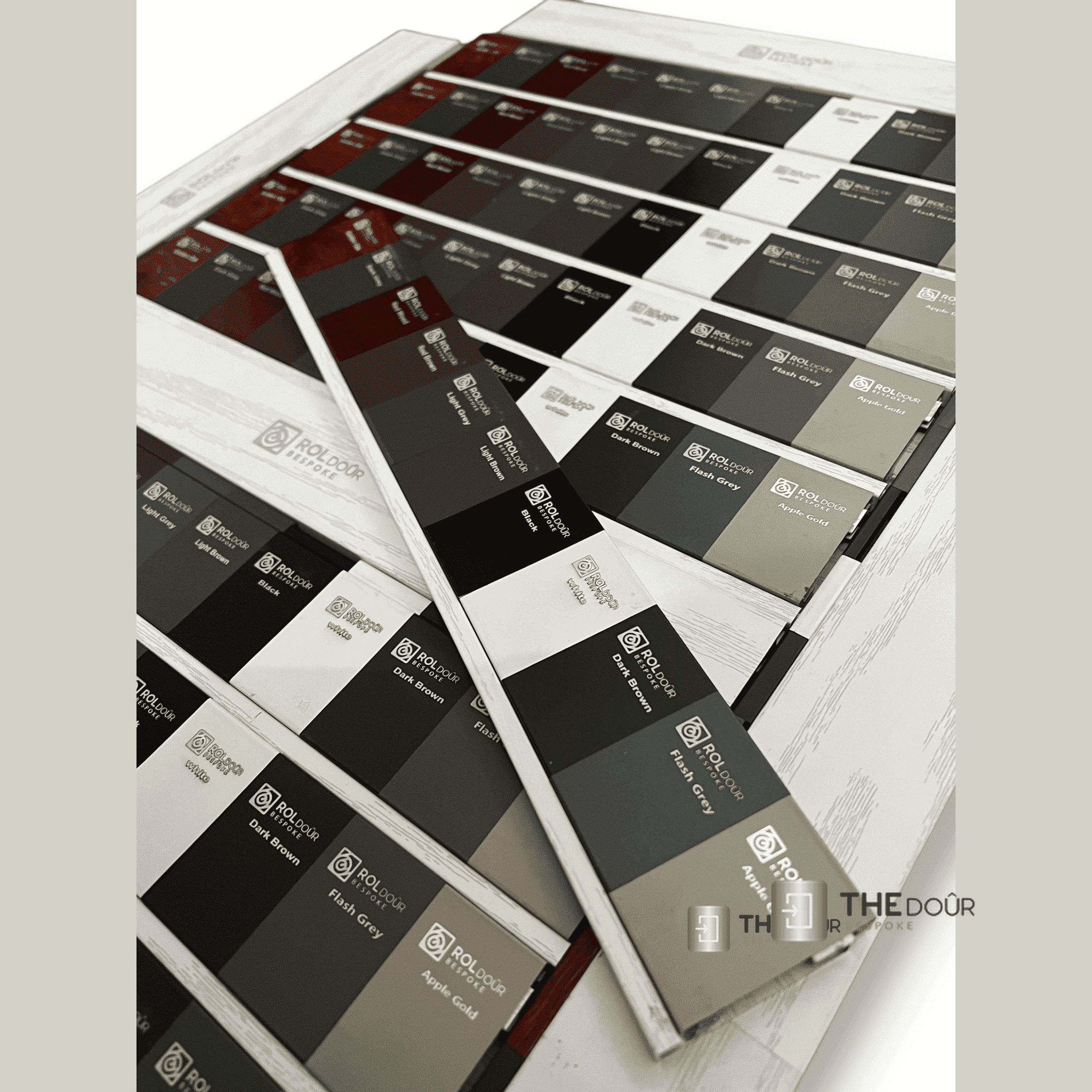 ROLdour أسود لامع قابل للسحب كامبرفان مقاوم للماء ، طقم باب دش RV بديل تامبور