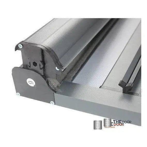 ROLdour – Maßanfertigung. Bestellen Sie jede Patronenlänge in mm bis max. 2000 mm x jede Schienenlänge in mm bis max. 1000 mm (Gesamtgröße bis zu den Außenkanten des Rahmens). THEdoûr Bespoke