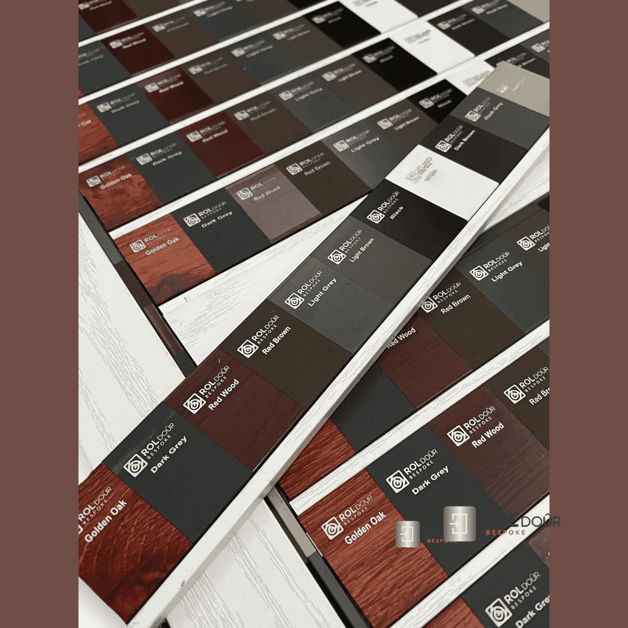 ROLdour – Maßanfertigung. Bestellen Sie jede Patronenlänge in mm bis max. 2000 mm x jede Schienenlänge in mm bis max. 1000 mm (Gesamtgröße bis zu den Außenkanten des Rahmens). THEdoûr Bespoke