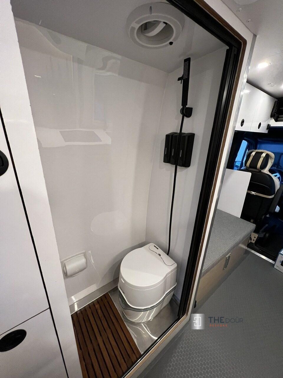 ROLdour – Maßanfertigung. Bestellen Sie jede Patronenlänge in mm bis max. 2000 mm x jede Schienenlänge in mm bis max. 1000 mm (Gesamtgröße bis zu den Außenkanten des Rahmens).