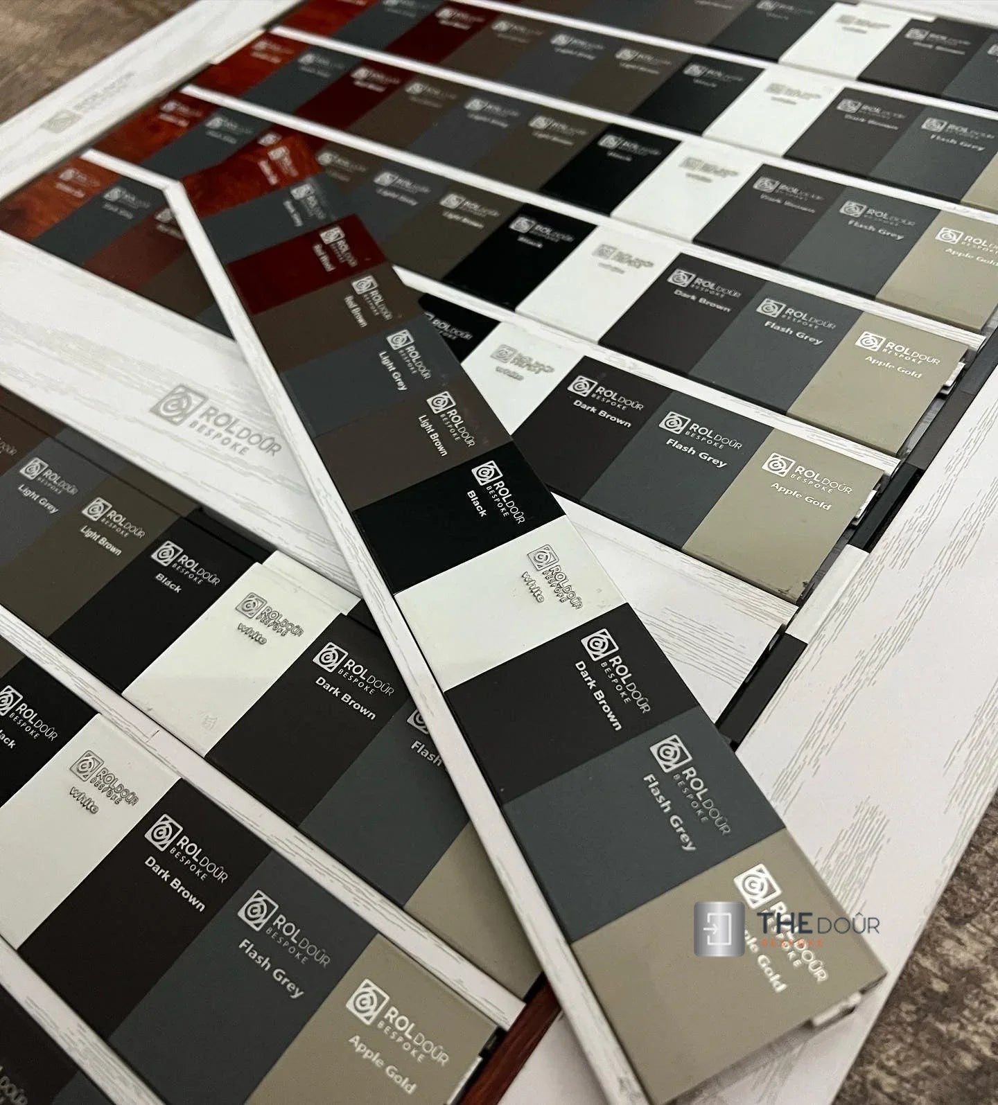 ROLdour Duschtür-Set, glänzend weiß, einziehbar, wasserdicht, für Wohnmobile und Wohnmobile, Tambour-Alternative