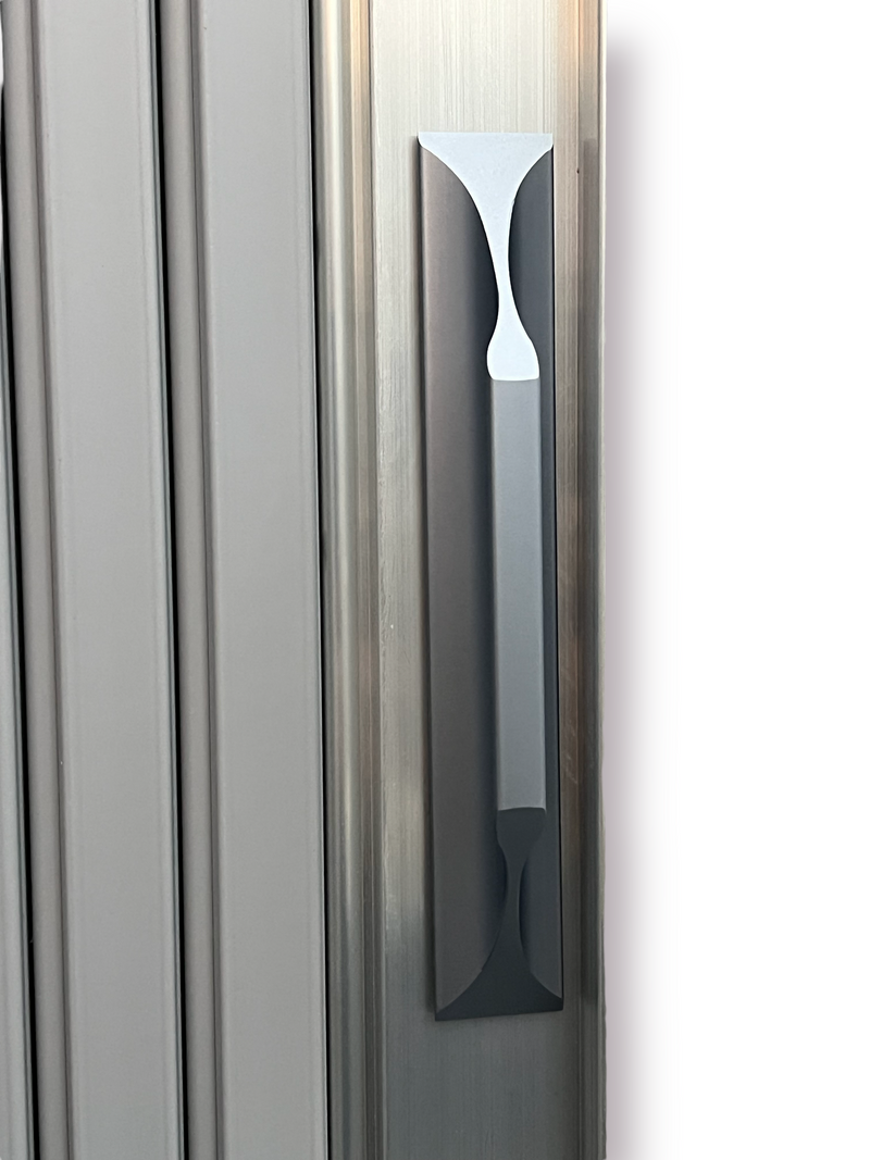 Load image into Gallery viewer, Zilveren deurkit - Witte handgreep van 1000 mm tot 1400 mm hoog
