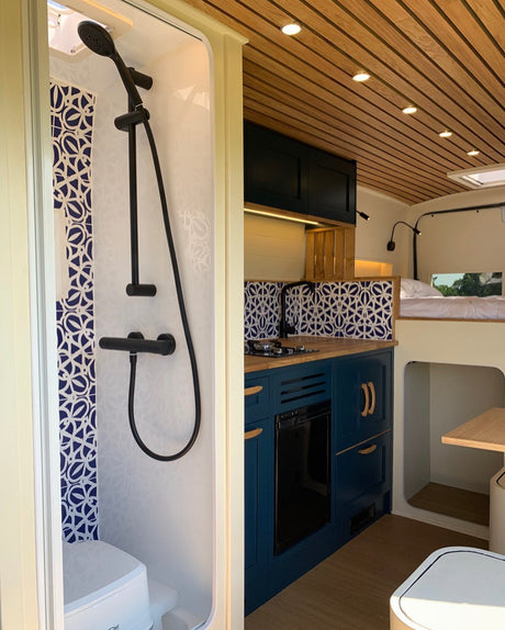 ROLdour Duschtür-Set, glänzend weiß, einziehbar, wasserdicht, für Wohnmobile und Wohnmobile, Tambour-Alternative 