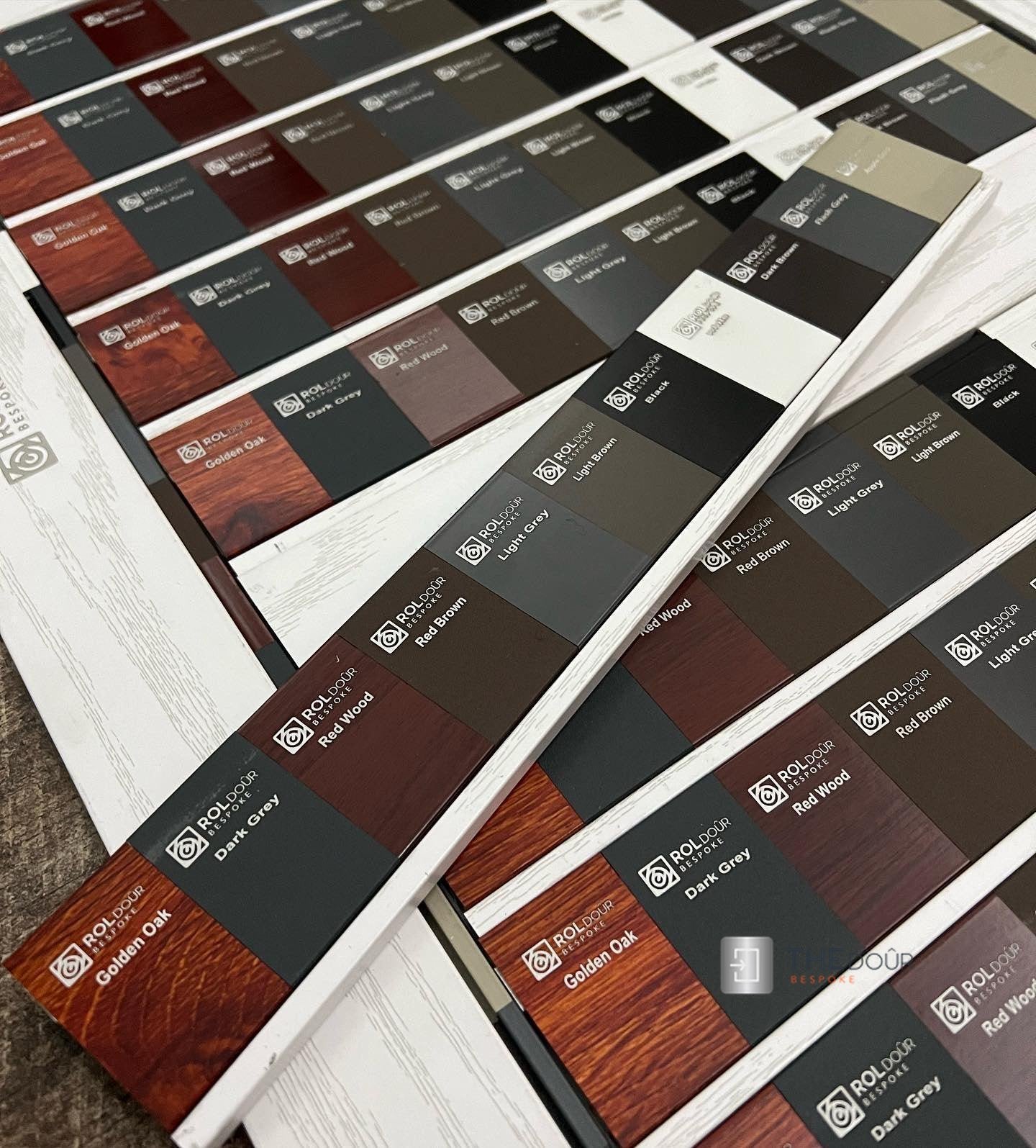 ROLdour Duschtür-Set, glänzend weiß, einziehbar, wasserdicht, für Wohnmobile und Wohnmobile, Tambour-Alternative 