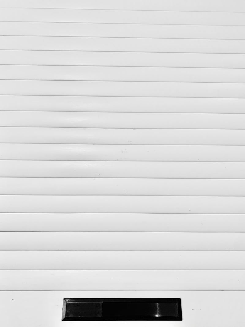 Load image into Gallery viewer, Witte deurkits - Zwarte handgreep van 1000 mm tot 1400 mm hoog
